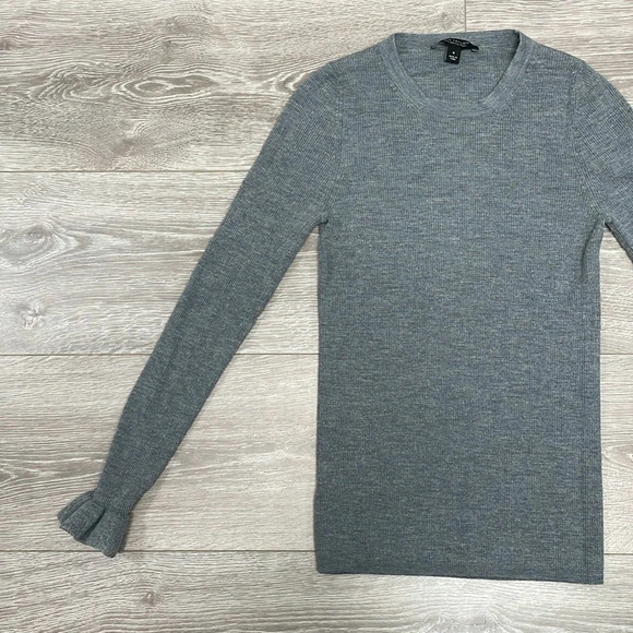 Ann Taylor Extrafine 100% Merino Wool Gray Ruffle Cuff Sweater Ribbed M - Picture 4 of 16